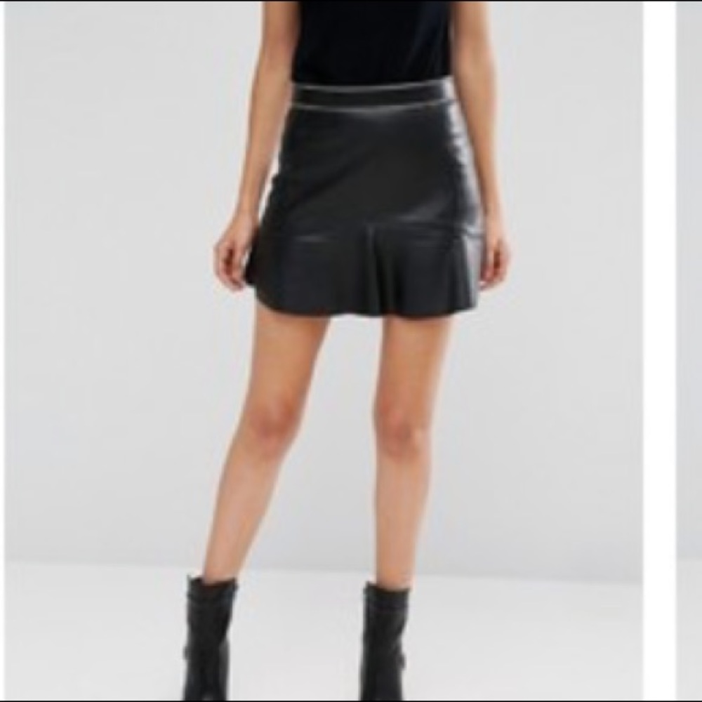 💋Faux Leather Ruffle Hem Mini💋 - Picture 3 of 8